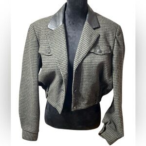 Braebrook Vintage wool houndstooth blazer leather collar & a cinched waist. 9/10
